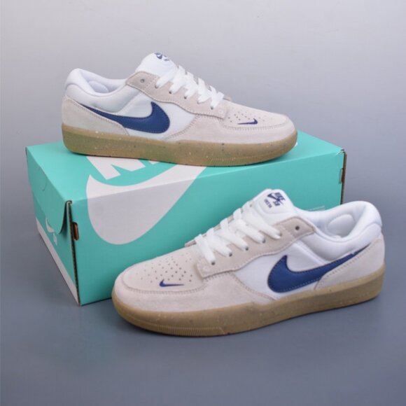 Nike SB Dunk Low Basketball Shoes main image 4